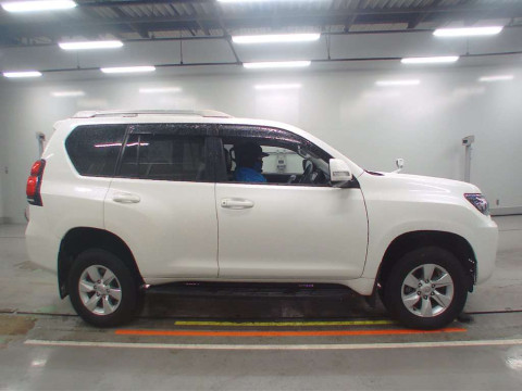 2018 Toyota Land Cruiser Prado TRJ150W[2]