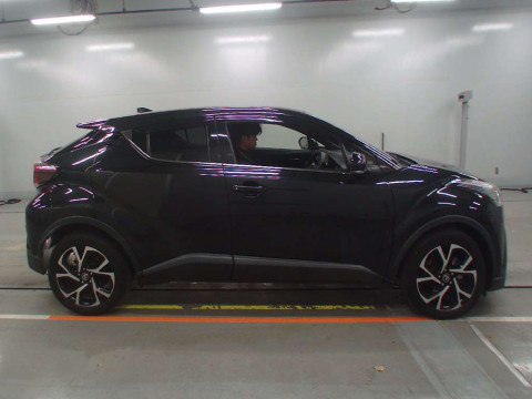 2020 Toyota C-HR NGX50[2]