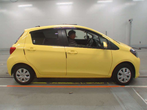 2015 Toyota Vitz KSP130[2]