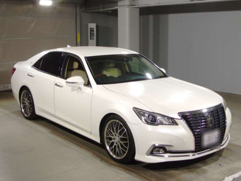 2017 Toyota Crown GRS210[2]