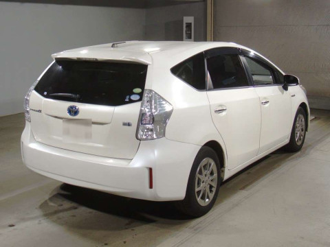 2014 Toyota Prius alpha ZVW40W[1]