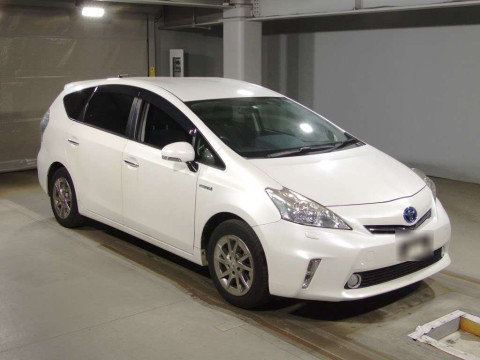 2014 Toyota Prius alpha ZVW40W[2]