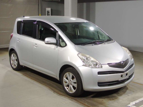 2009 Toyota Ractis SCP100[2]