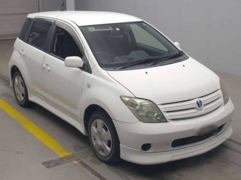 2004 Toyota IST NCP60[2]