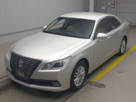 2013 Toyota Crown Hybrid