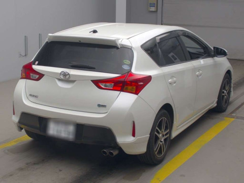 2013 Toyota Auris NZE181H[1]