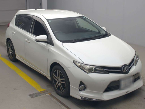 2013 Toyota Auris NZE181H[2]