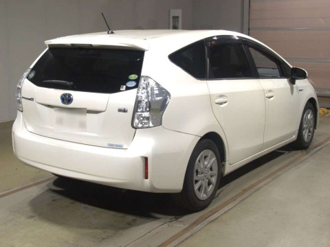 2014 Toyota Prius alpha ZVW41W[1]