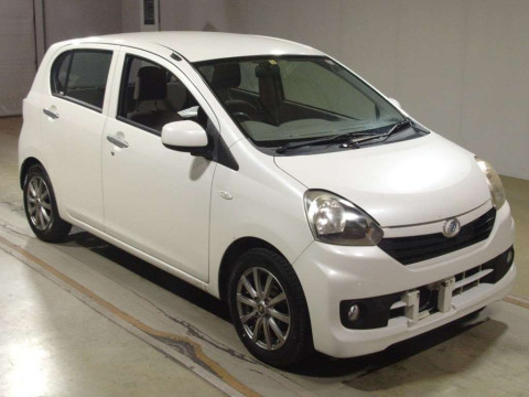 2014 Daihatsu Mira es LA300S[2]