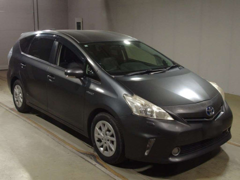 2012 Toyota Prius alpha ZVW41W[2]