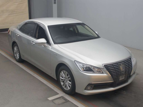 2013 Toyota Crown Hybrid AWS210[2]