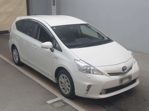 2012 Toyota Prius alpha ZVW40W[2]