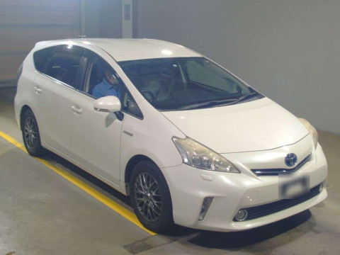 2012 Toyota Prius alpha ZVW41W[1]