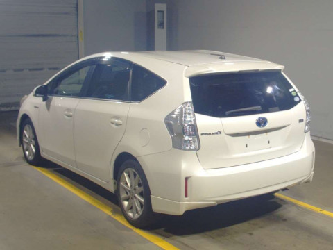 2013 Toyota Prius alpha ZVW40W[2]