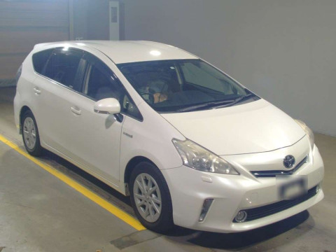 2012 Toyota Prius alpha ZVW40W[1]