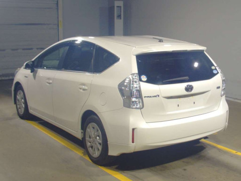 2012 Toyota Prius alpha ZVW40W[2]