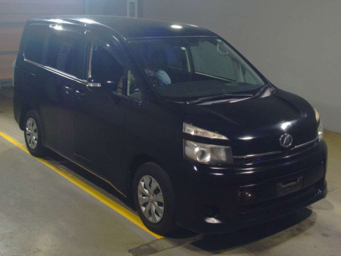 2011 Toyota Voxy ZRR70G[1]