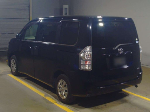 2011 Toyota Voxy ZRR70G[2]