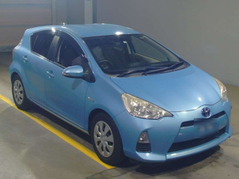 2012 Toyota Aqua NHP10[1]