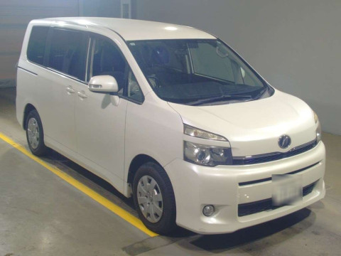 2011 Toyota Voxy ZRR70G[1]