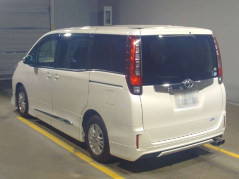 2015 Toyota Noah ZRR80G[1]