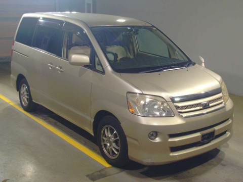 2006 Toyota Noah AZR60G[0]