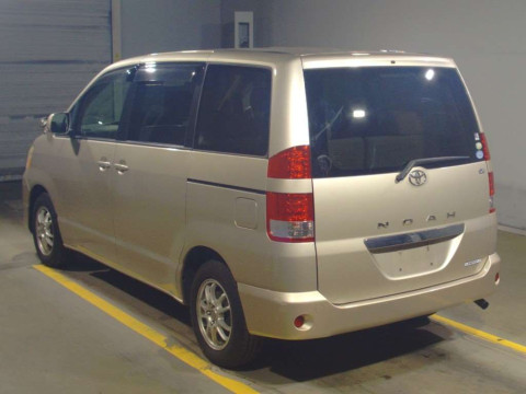 2006 Toyota Noah AZR60G[1]