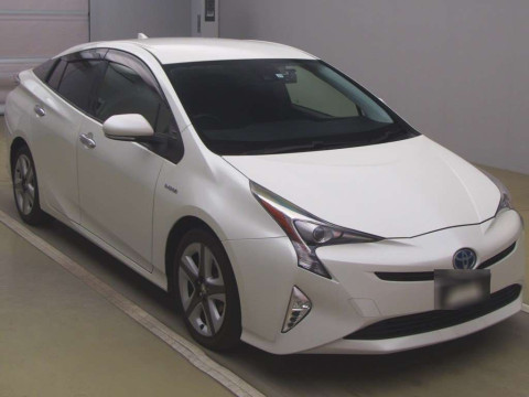 2015 Toyota Prius ZVW50[1]