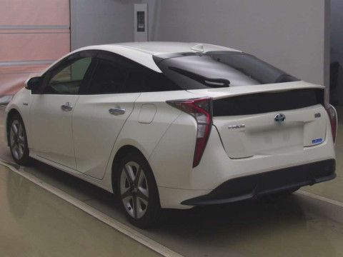 2015 Toyota Prius ZVW50[2]