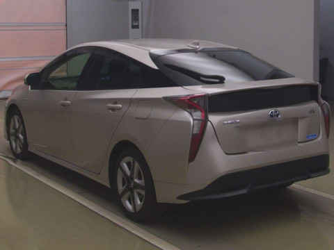 2016 Toyota Prius ZVW50[2]