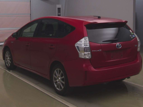 2013 Toyota Prius alpha ZVW40W[1]