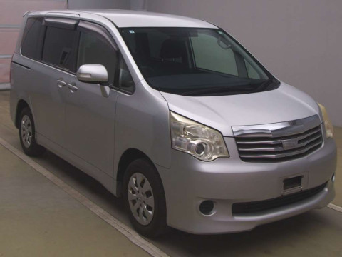 2010 Toyota Noah ZRR70G[0]