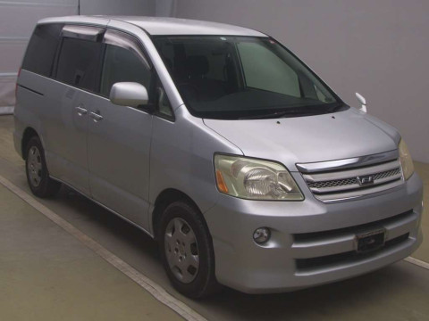 2006 Toyota Noah AZR60G[0]