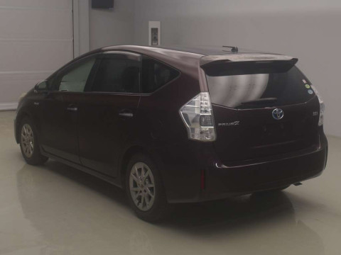 2014 Toyota Prius alpha ZVW40W[1]