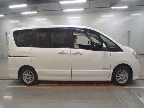 2013 Nissan Serena HFC26[2]