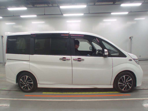 2015 Honda Step WGN Spada RP3[2]