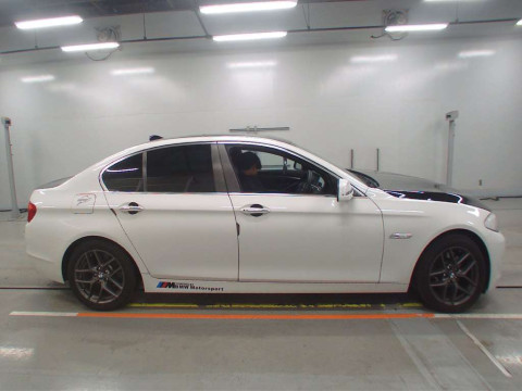 2011 BMW 5 Series FR30[2]