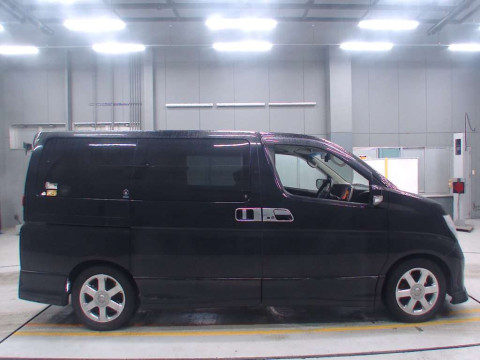 2005 Nissan Elgrand E51[2]