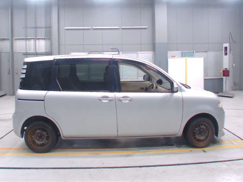 2007 Toyota Sienta NCP81G[2]