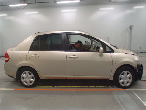 2010 Nissan Tiida Latio SC11[2]