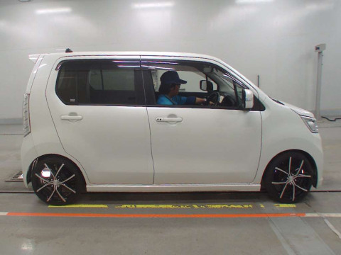 2013 Suzuki WAGON R STINGRAY MH34S[2]