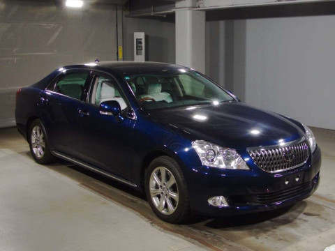 2012 Toyota Crown Majesta URS206[2]