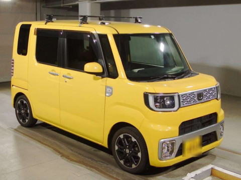 2015 Daihatsu Wake LA700S[2]