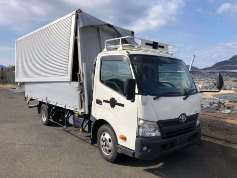 2013 Toyota Dyna Truck XZU710[2]