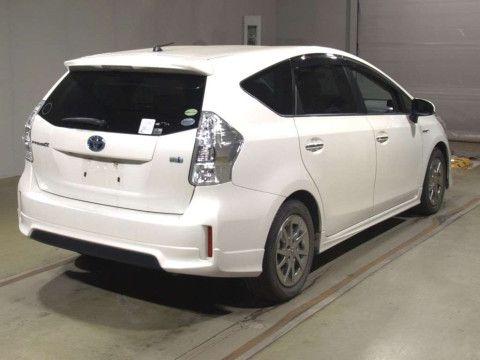 2014 Toyota Prius alpha ZVW40W[1]