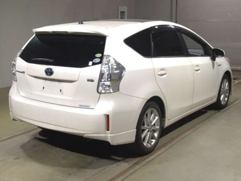 2013 Toyota Prius alpha ZVW41W[1]