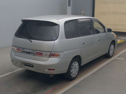 2002 Toyota Gaia ACM10G[1]