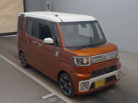 2016 Daihatsu Wake LA700S[2]