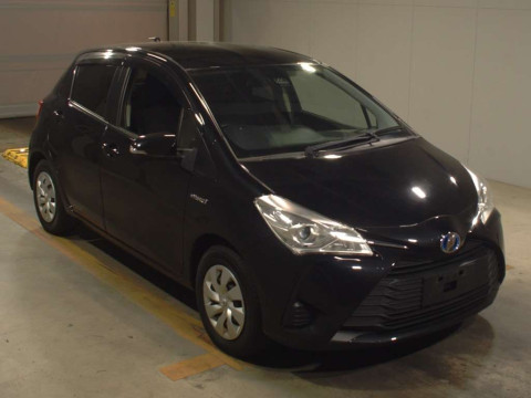 2017 Toyota Vitz NHP130[2]