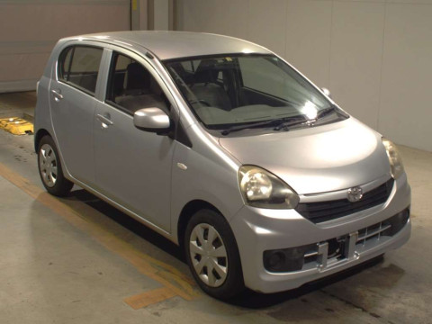 2014 Toyota Pixis Epoch LA300A[2]